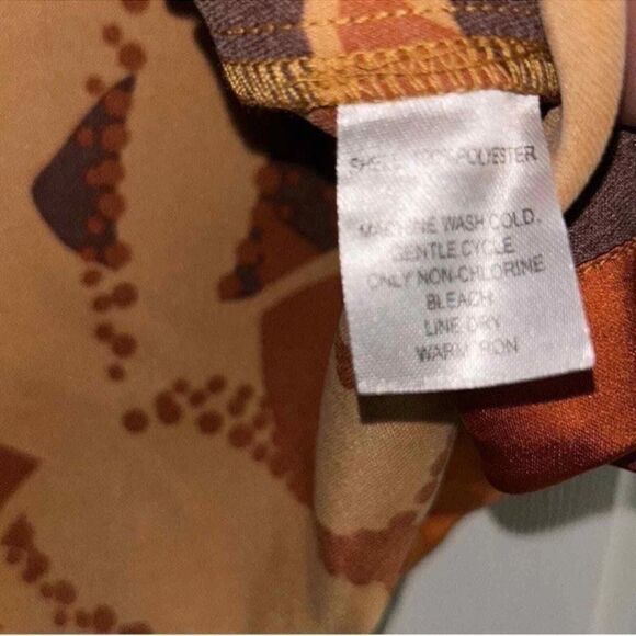 House of Harlow 1960 Floral Print
Shorts Set( Size Small) - Picture 7 of 10